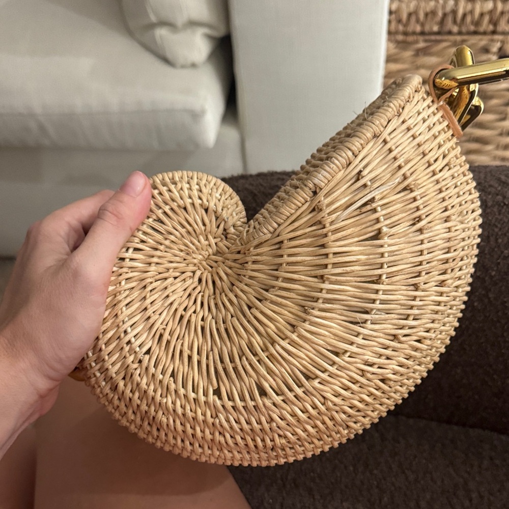 Poolside Conch Shell Bag - Picture 5 of 5